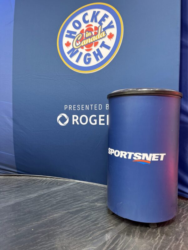 Beer cooler with lid